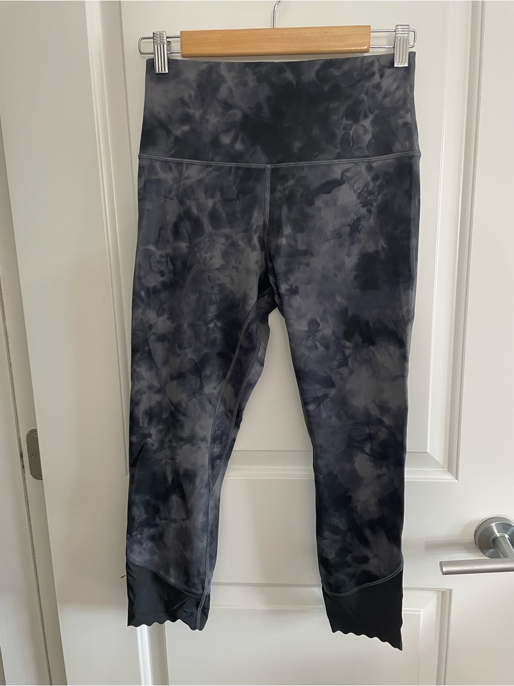 Lululemon Align Scallop hemmed High Rise 23”